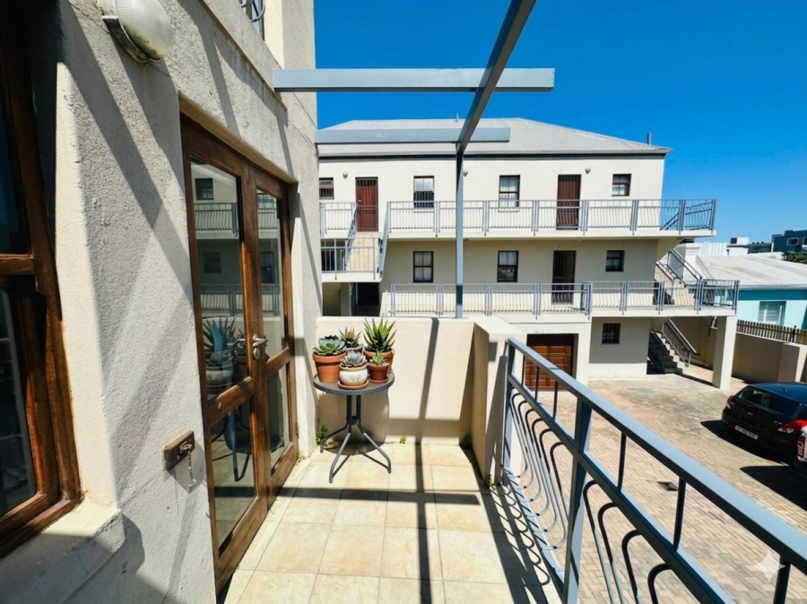 2 Bedroom Property for Sale in Sea Point Western Cape